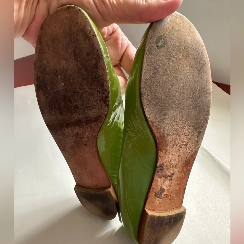 * Pretty Green Manolo Blahnik Flats with Round Toe, Size 37.5 - Super Sweet! - Picture 3 of 7